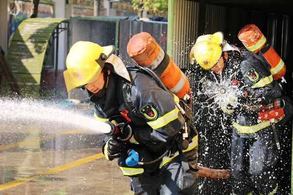 縱深滅火救人操(一)_副本.jpg 縱深滅火救人操(一)_副本.jpg
