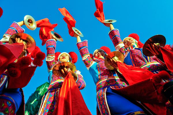 圖5:鈸聲嘹亮傳萬里 歌舞歡騰賀華誕_副本.jpg 圖5:鈸聲嘹亮傳萬里 歌舞歡騰賀華誕_副本.jpg