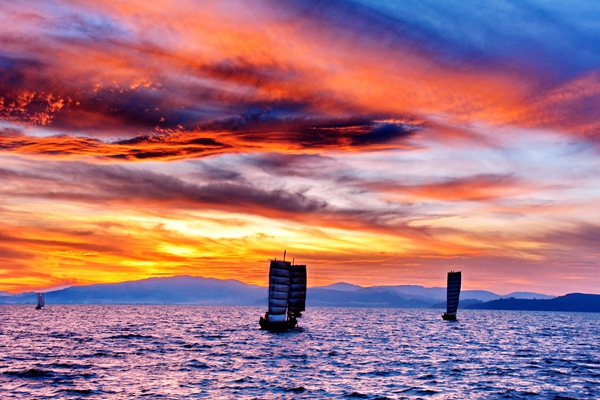 海濱龍市趁春畬,江曲魚村弄晚霞。.jpg 海濱龍市趁春畬,江曲魚村弄晚霞。.jpg