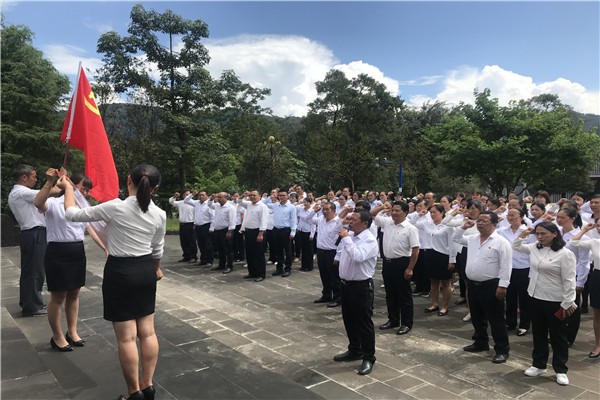 3、【紀檢人?鏡頭】緬懷先烈 銘記歷史 趙建青 攝.jpg 3、【紀檢人?鏡頭】緬懷先烈 銘記歷史 趙建青 攝.jpg